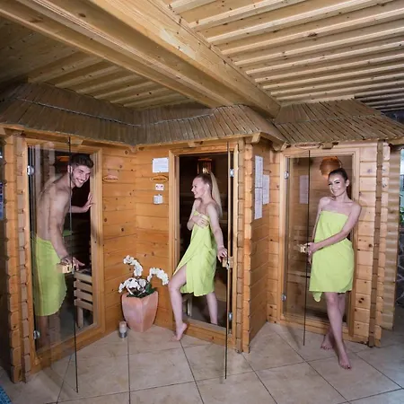 Korosec And Wellness Centre אורחן
